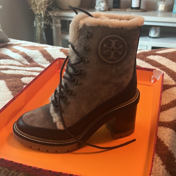 Miller Genuine Shearling Trim
Boot (Women)
Tory Burch
SOLD OUT - Picture 7 of 10